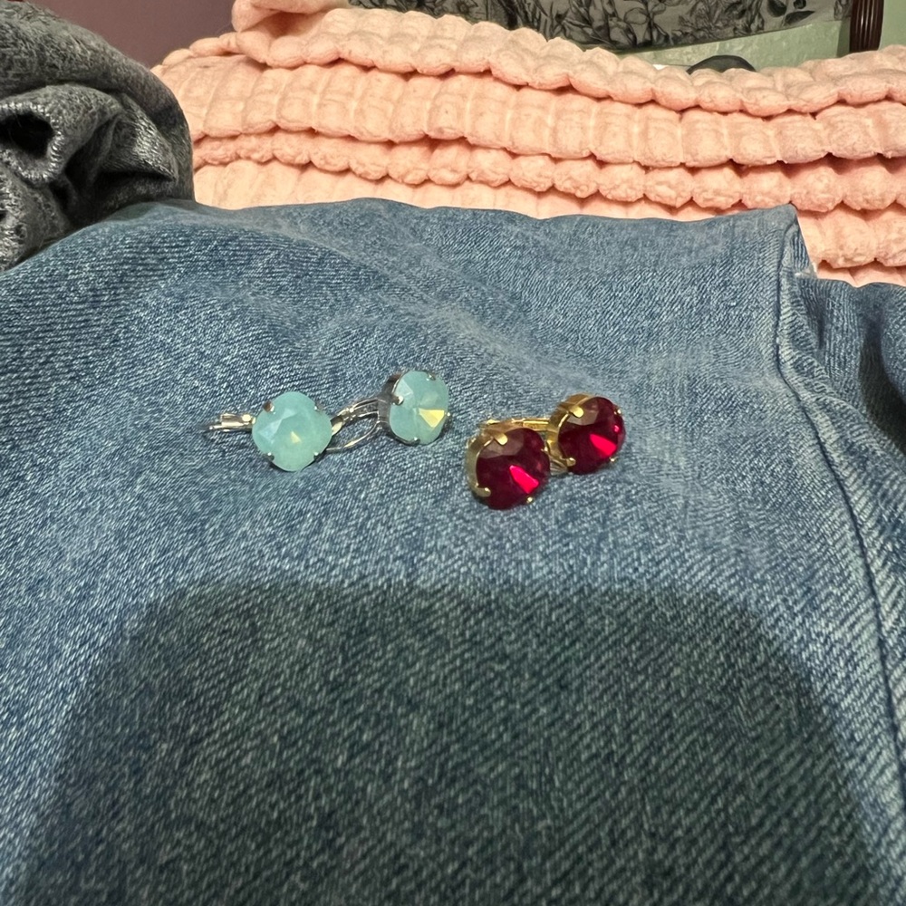 Blue silver earrings 
Red gold earrings